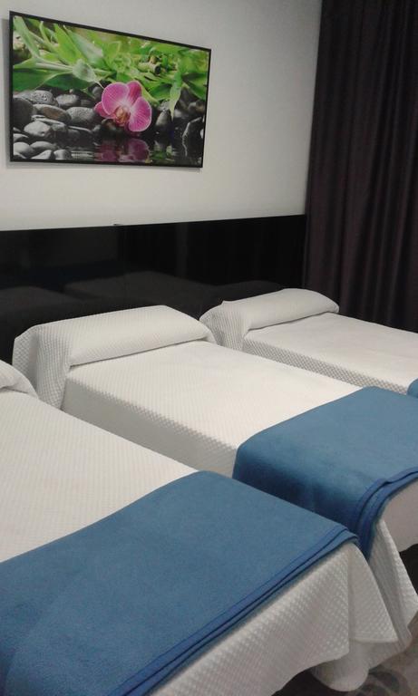 Hostal Buenos Aires Madrid Exterior photo