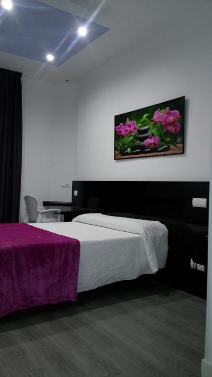 Hostal Buenos Aires Madrid Exterior photo