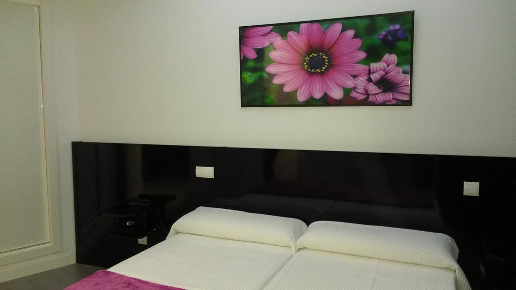 Hostal Buenos Aires Madrid Exterior photo
