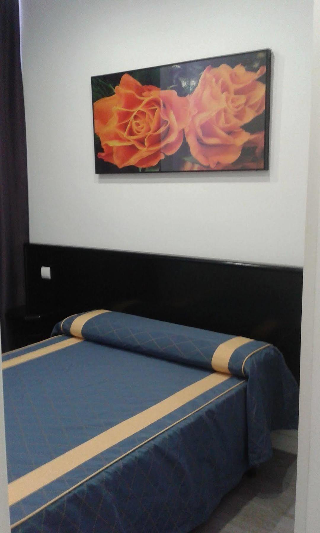 Hostal Buenos Aires Madrid Exterior photo
