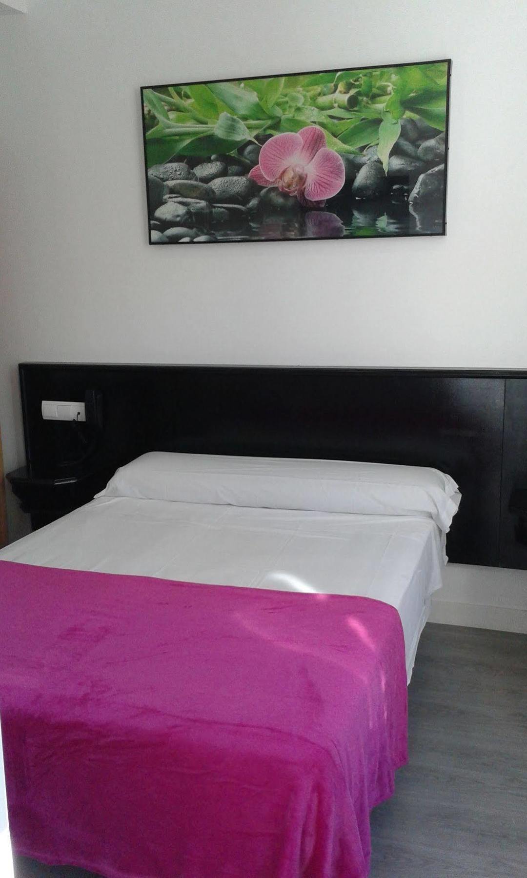 Hostal Buenos Aires Madrid Exterior photo