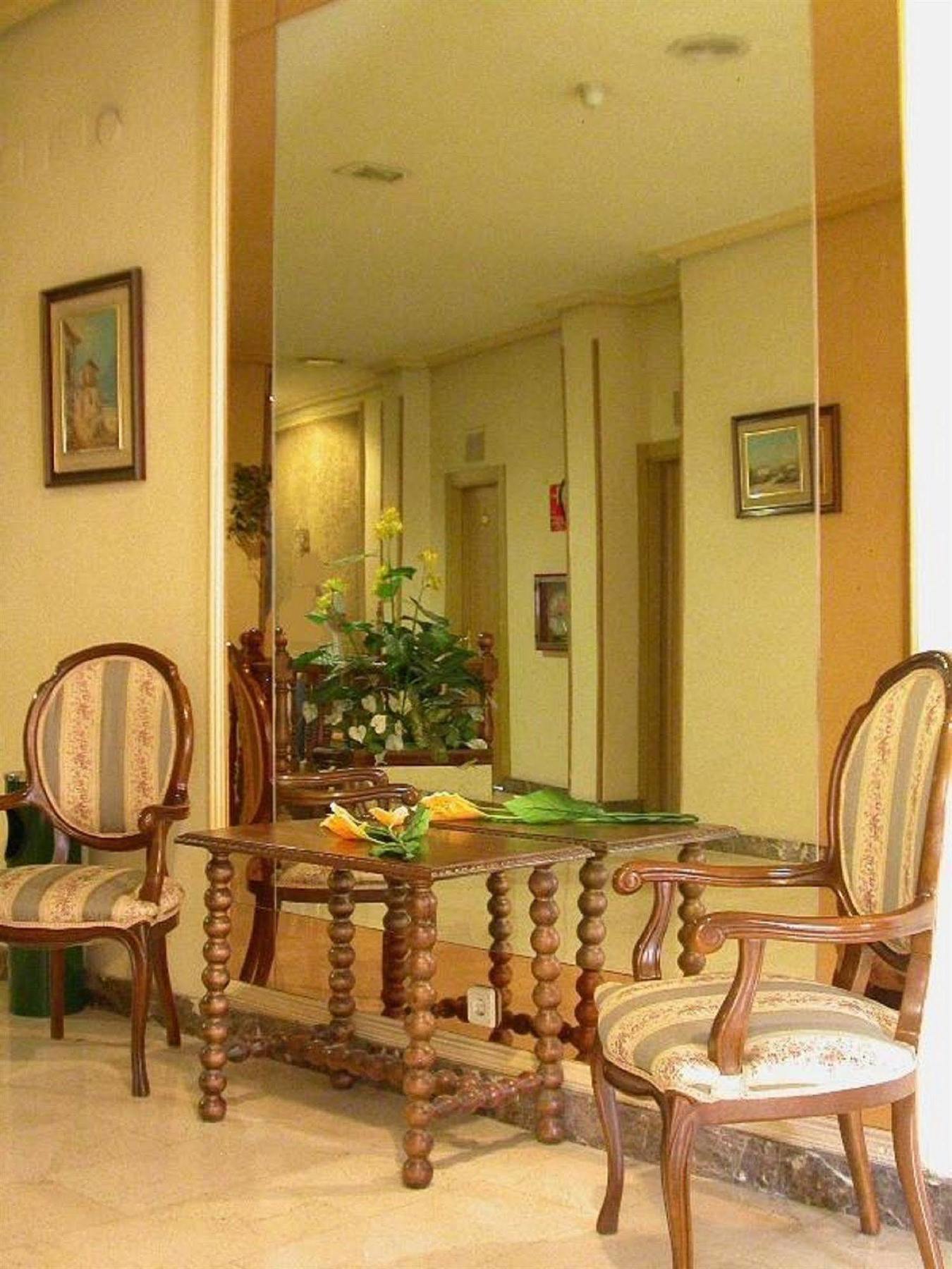 Hostal Buenos Aires Madrid Exterior photo